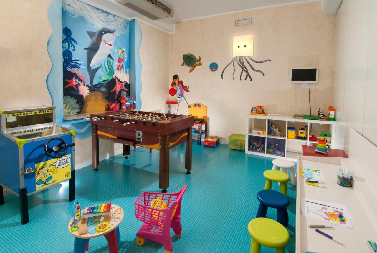 Hotel Prestige Cattolica Esterno foto