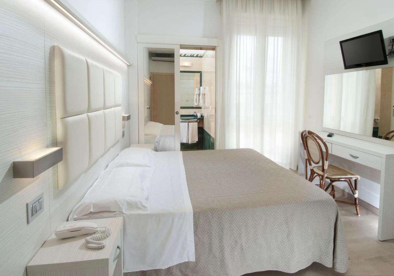 Hotel Prestige Cattolica Esterno foto