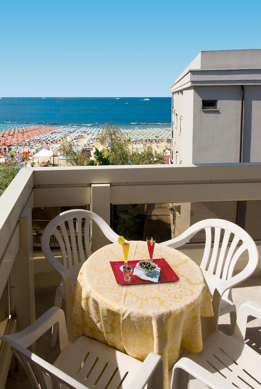 Hotel Prestige Cattolica Camera foto