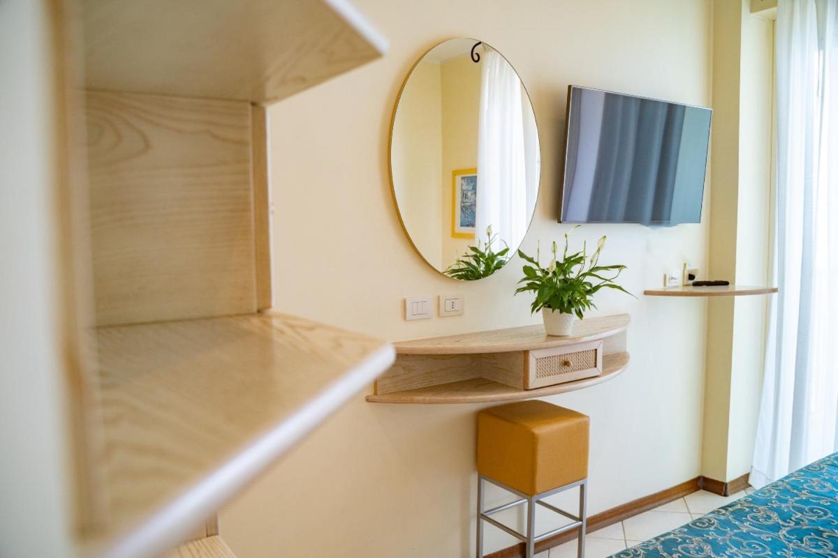 Hotel Prestige Cattolica Esterno foto