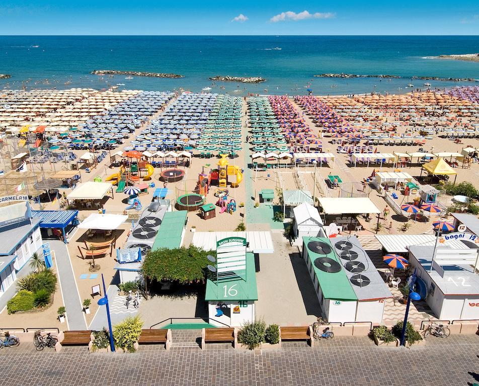 Hotel Prestige Cattolica Esterno foto