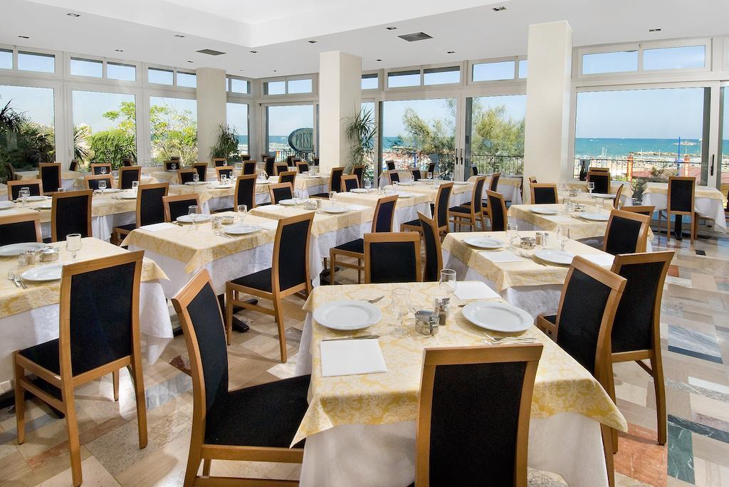 Hotel Prestige Cattolica Esterno foto
