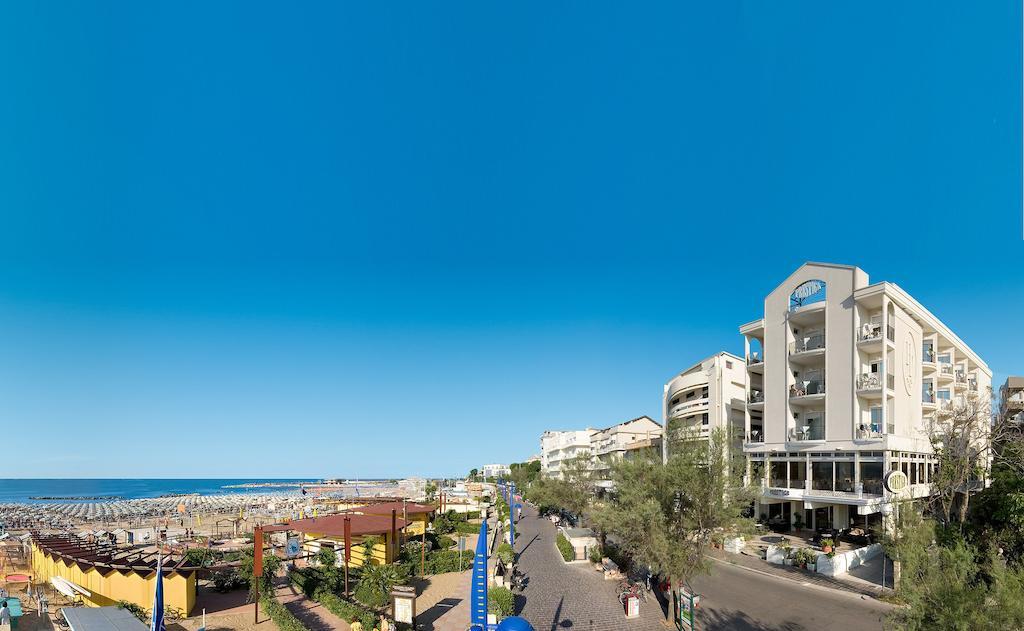Hotel Prestige Cattolica Esterno foto