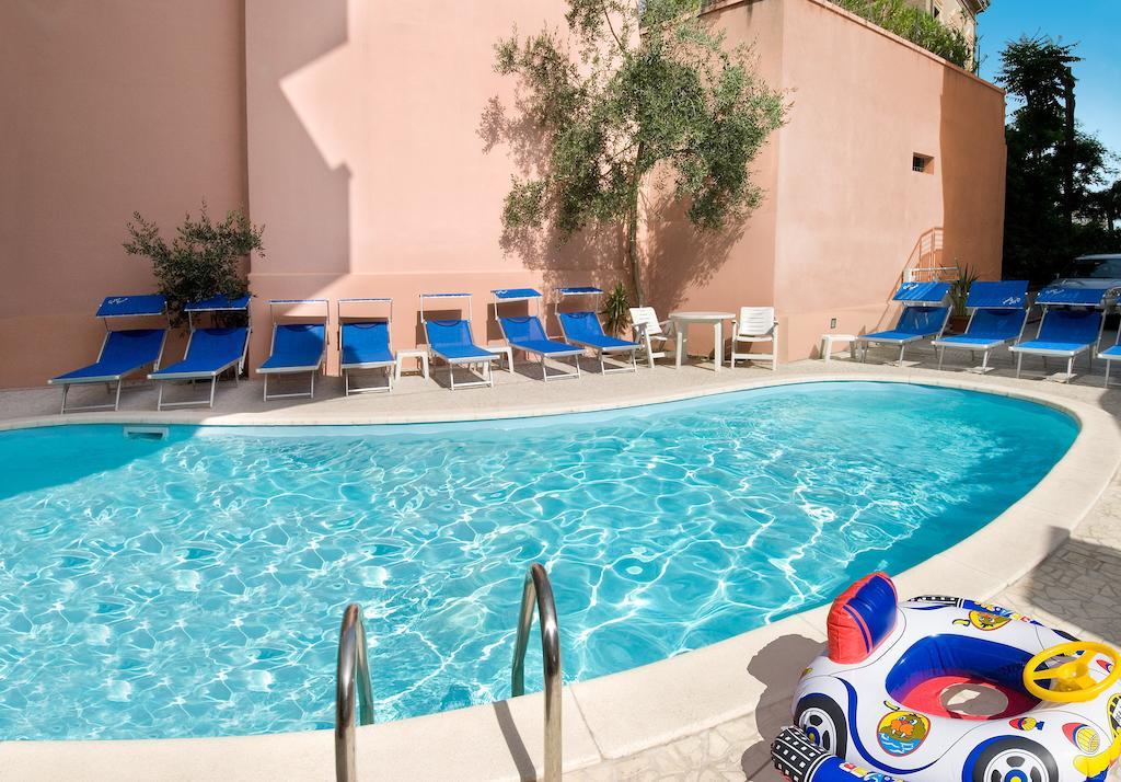 Hotel Prestige Cattolica Esterno foto