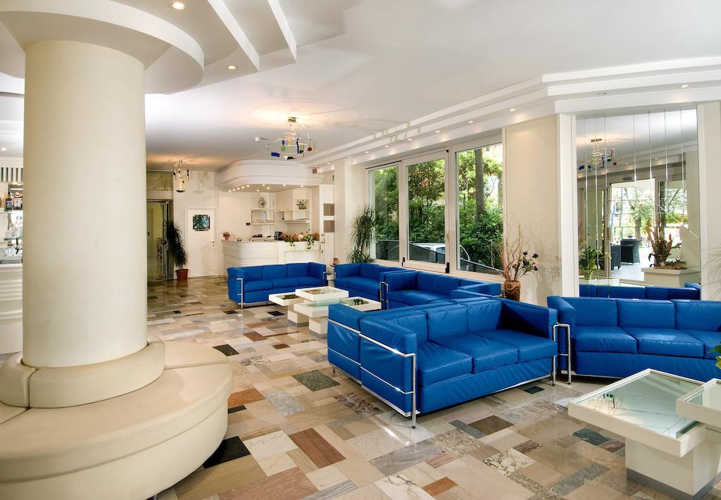 Hotel Prestige Cattolica Esterno foto