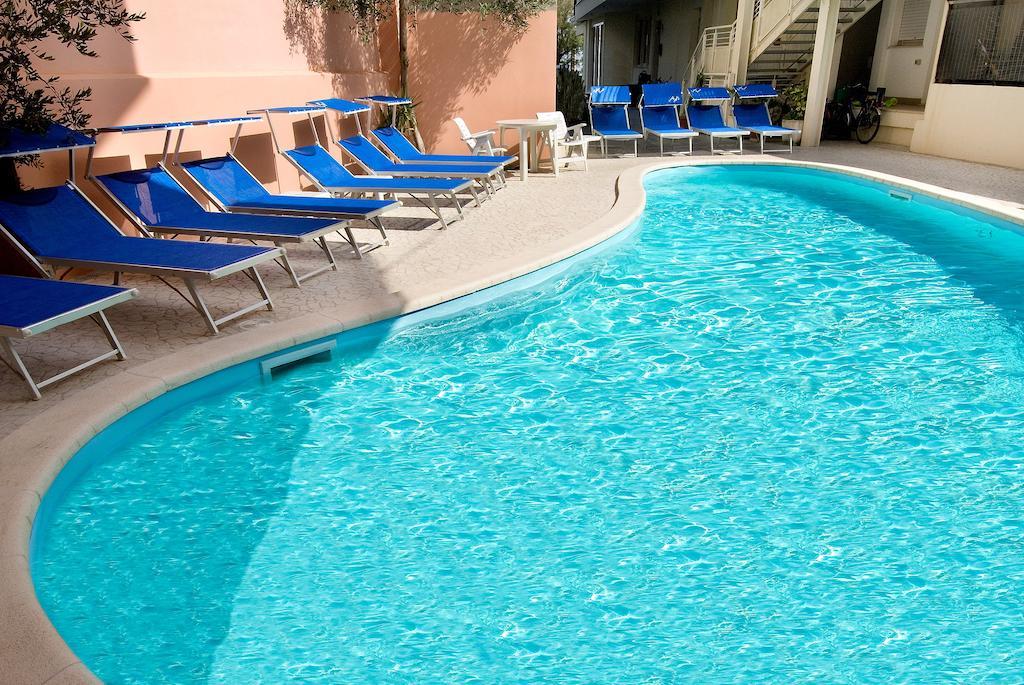Hotel Prestige Cattolica Esterno foto